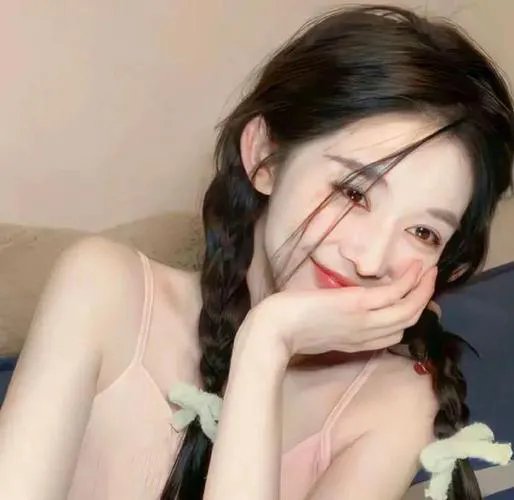 与一位女士合影